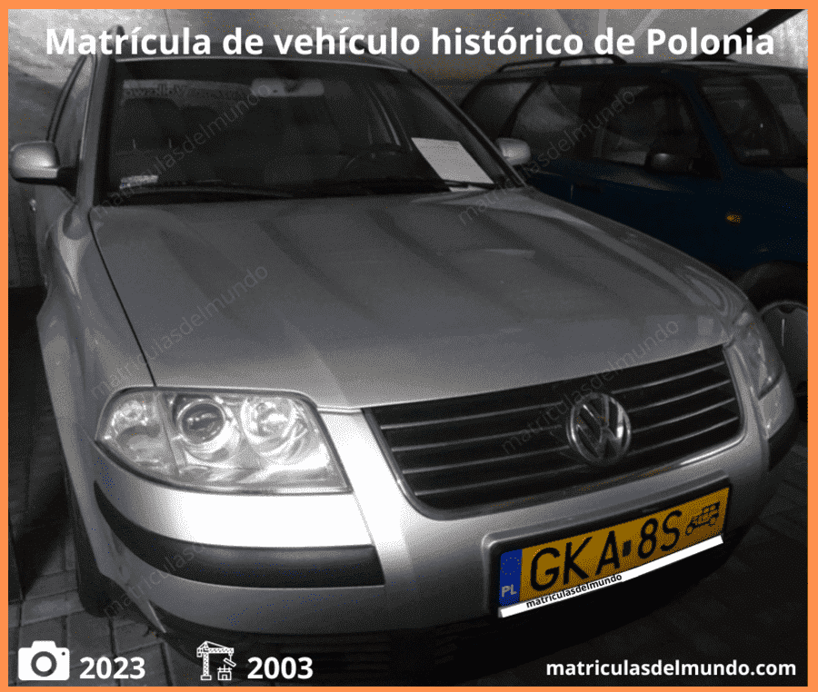 VW Passat combi gris con matrícula de coche de vehículo histórico amarilla de Polonia con estatus de museo