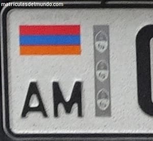 Matrícula de coche de Armenia con bandera