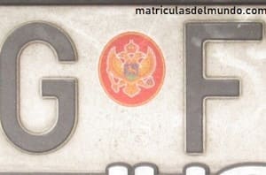 Matrícula de coche de Montenegro con escudo nacional