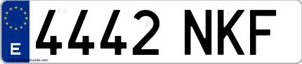 Ejemplo de matrícula española 4442 NKF