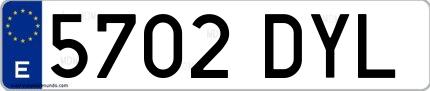 Ejemplo de matrícula española 5702 DYL