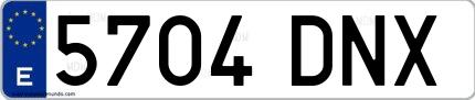 Ejemplo de matrícula española 5704 DNX