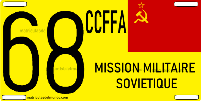 Matrícula de coche de la Unión Soviética con letras CCFA y número 68 amarilla