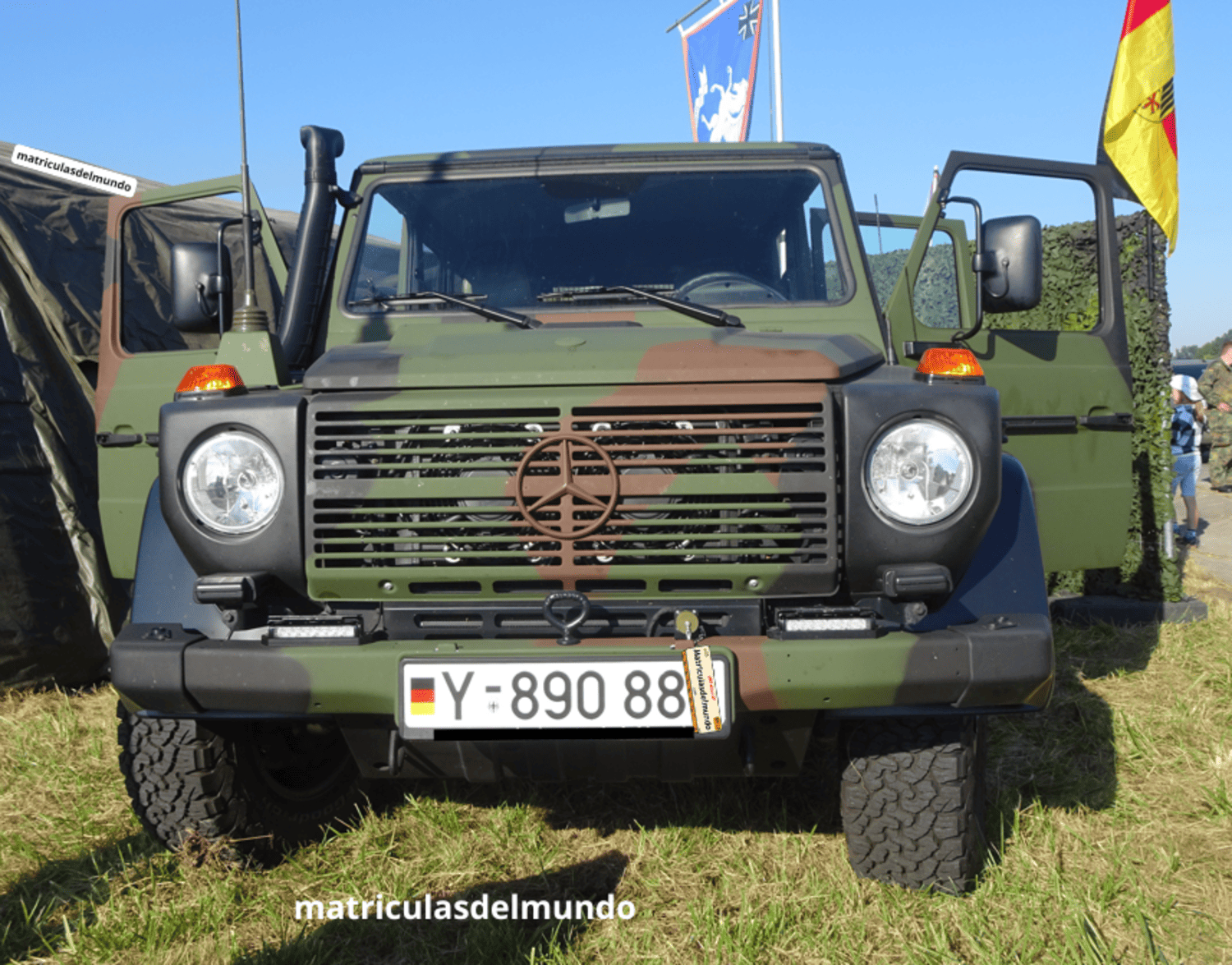 Mercedes Clase G con colores militares dando servicio al ejército de Alemania con letra Y