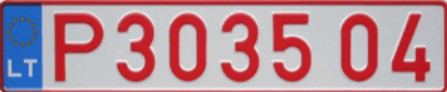 Antigua matrícula temporal de Lituania con letras rojas