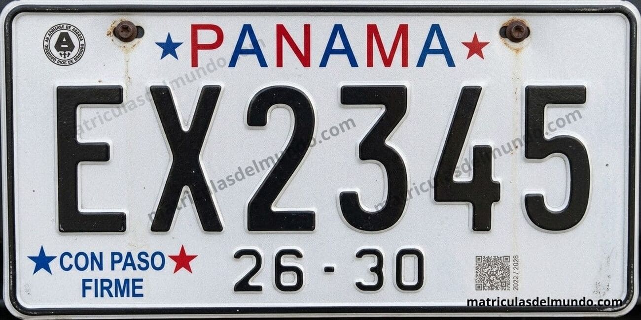 Nueva matrícula de Panamá 2026–2030 con lema Con paso firme, diseño blanco con estrellas y serie EX
