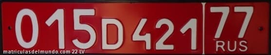 Matrícula de coche actual del cuerpo diplomático de Rusia con fondo rojo