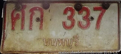 matrícula de tuk tuk de tailandia rojo y blanco