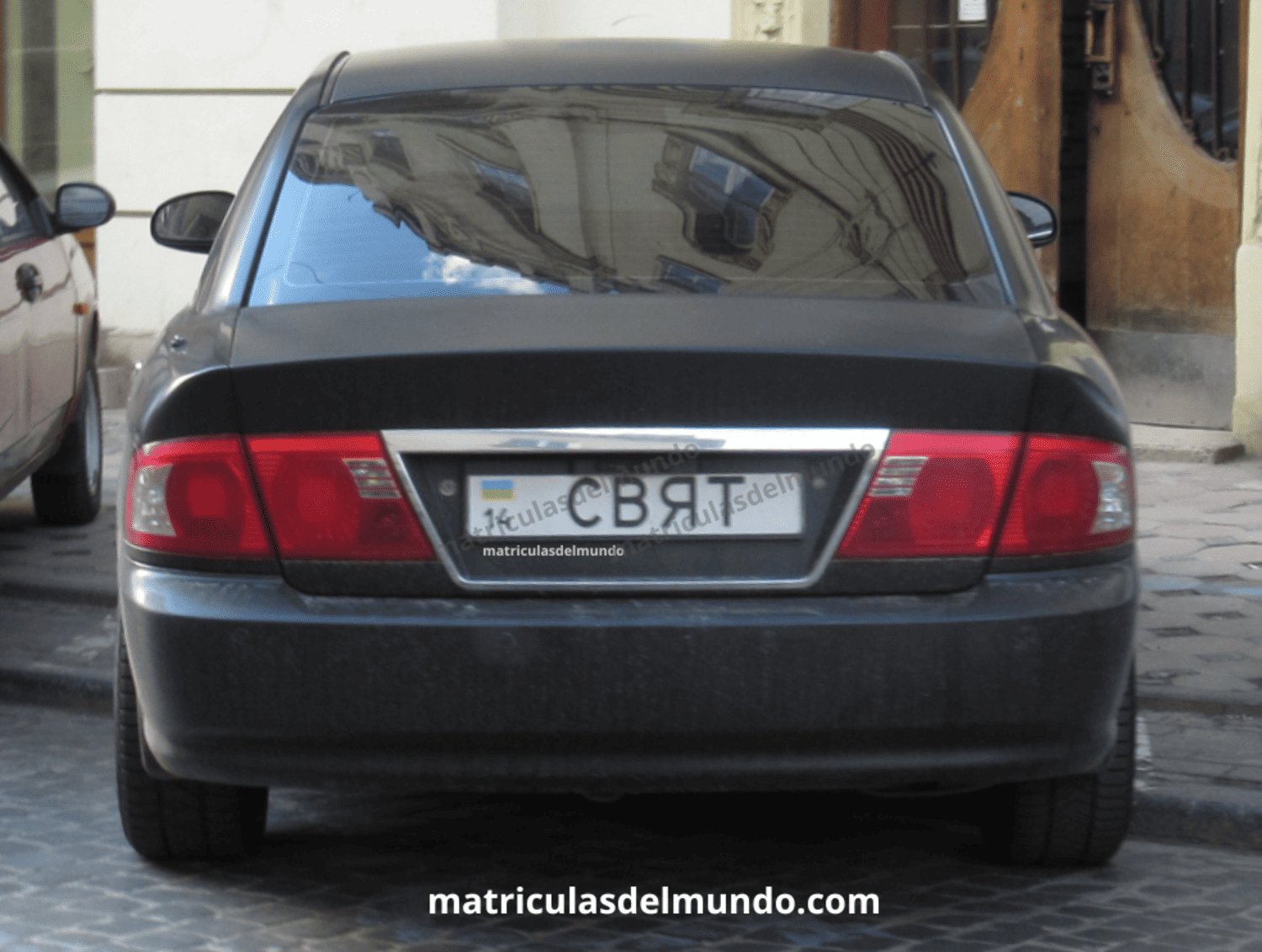Ejemplo de matrícula personalizada de Ucrania en un  Kia Magentis