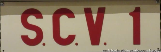 Matrícula del Papamovil con registro SCV1 en letras rojas